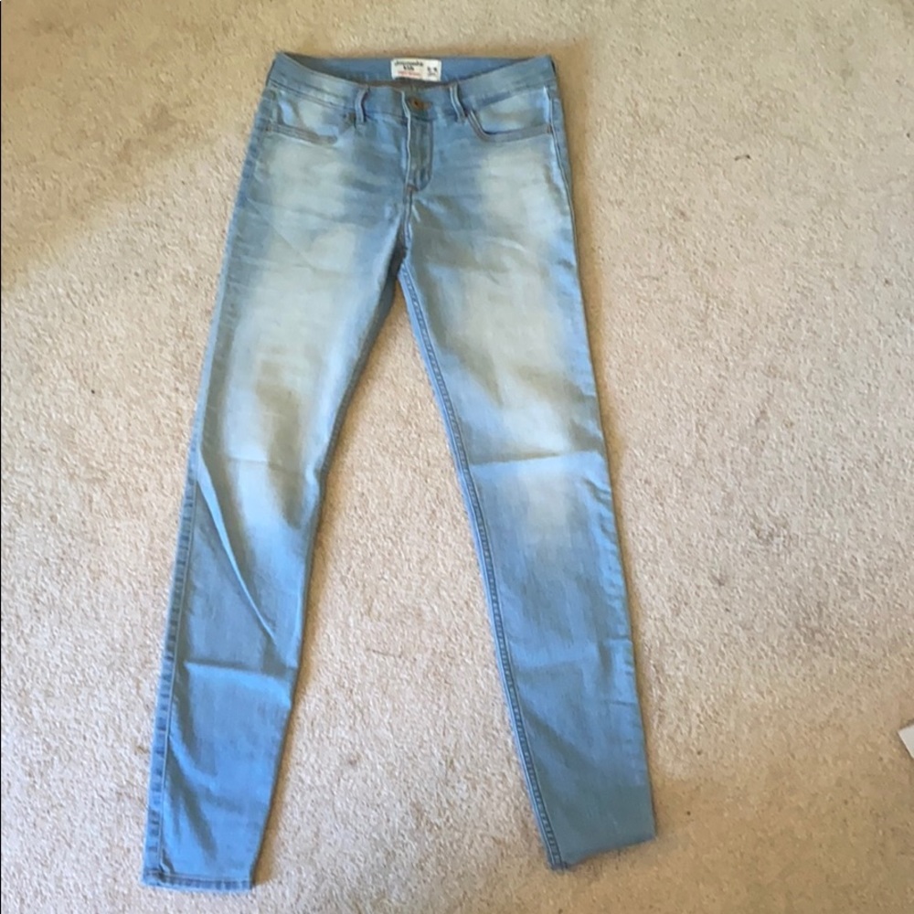 Light wash Abercrombie and Fitch jeans!